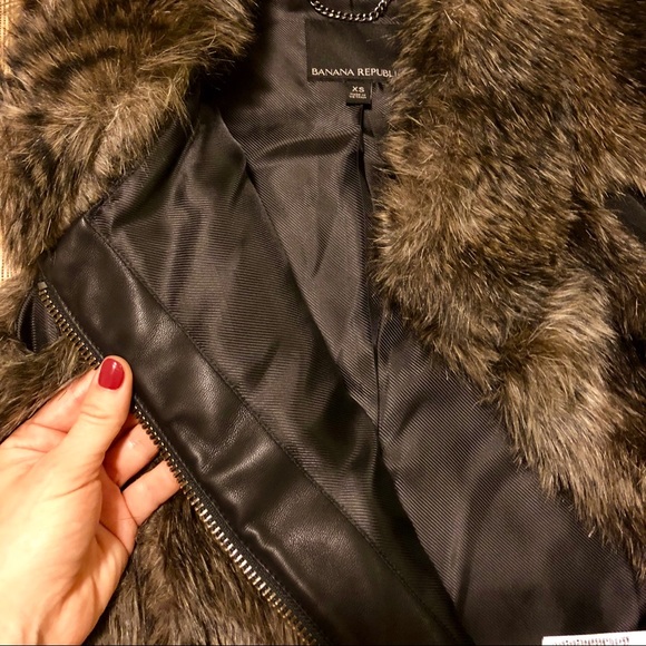 Perfect Condition Faux Fur Banana Republic Vest - Picture 5 of 5